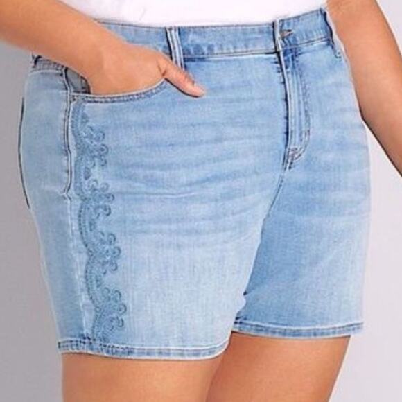 Lane Bryant Size 16 Signature Fit Mid Rise Embroidered Boyfriend Midi Short NICE - Picture 1 of 11